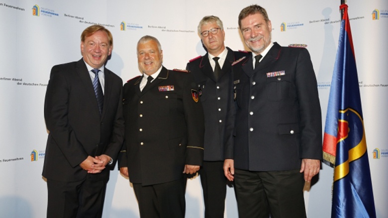 Ingo Gädechens beim alljährlichen Treffen mit dem Deutschen Feuerwehrverband in Berlin