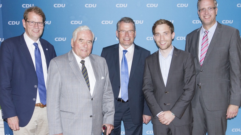 Gero Storjohann, MdB, Paul-Joachim Tiefenbacher, Reimer Böge, MdEP, Lukas Kilian, Landtagskandidat und Tobias Koch, MdL (von links) stellten sich für ein Foto zur Verfügung.