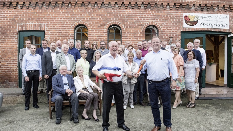 Claus Christian Claussen u. Rainer Wiegard bei der Staffelübergabe